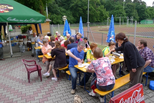 Zum Kaffee schien wieder die Sonne, wir genießen sie im Freien.