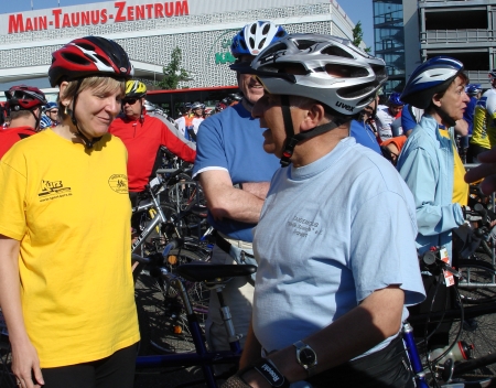 Gespräche bei guter Laune, kurz vor dem Start