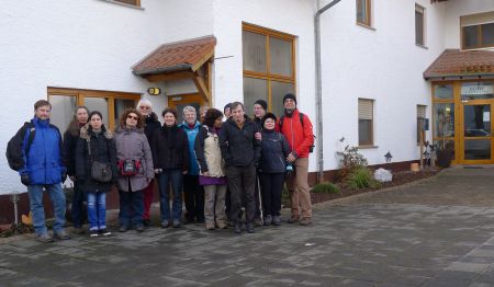 25.01.14: Unsere Gruppe vor dem Hotel in Leeheim.