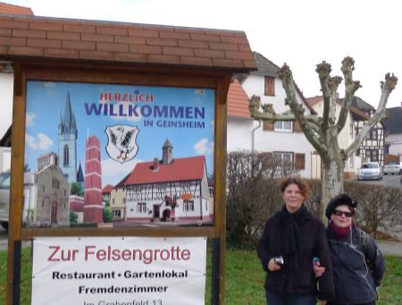 Ein Willkommensschild in Geinsheim.