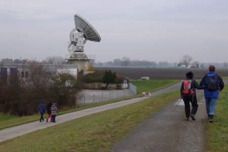 An der Satelliten-Meßstation verließen wir den Rhein in Richtung Leeheim,