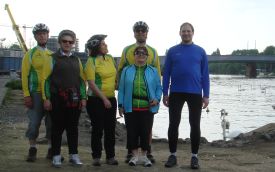 30.04.14: Unsere Tandemgruppe vor der Carl Ulrich Brücke.