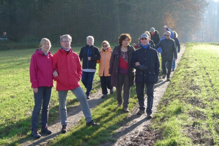 Wir wandern bei herrlichem Sonnenschein.