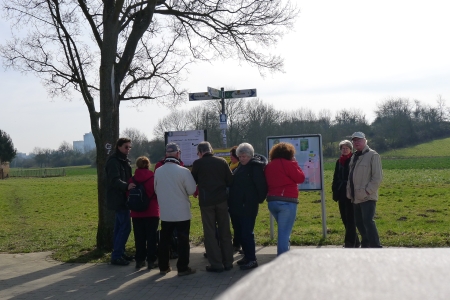 08.03.15: Ein informatives Päuschen am Alten Flughafen Bonames.