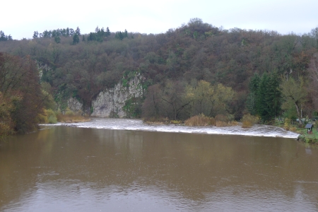 Von der Pouilly-Brücke hat man in beide Richtungen eine grandiose Aussicht.