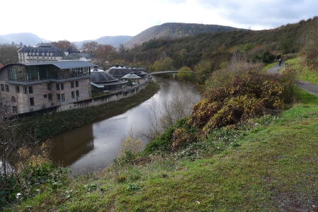 Am 22.11.15 wandern einige eine kleine Runde, hier auf dem Panoramaweg hoch über der Nahe.