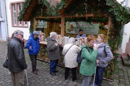 Suppen, wir durften viele probieren... Sie schmeckten und wir nahmen einige mit.