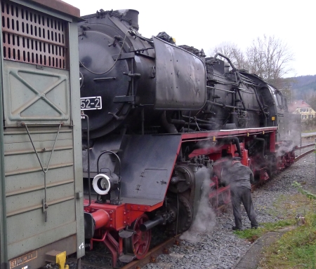 Auf dem Bahnhof von Michelstadt stand eine Dampflock und fauchte leise vor sich hin. Ein schöner Anblick zum Tagesabschluß.