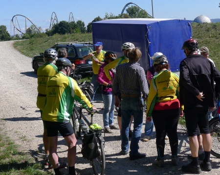 Nach der Kahnfahrt auf dem Alt-Rhein sammeln wir uns an den Tandems.