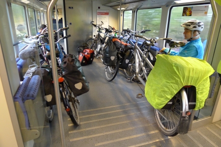 Unsere Tandems im Zug von Kenzingen nach Offenburg.