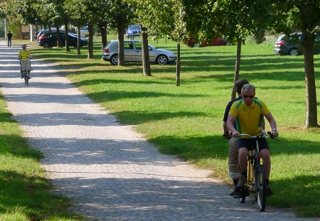 Tandemfahrt Rücken an Rücken.