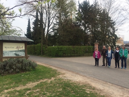 Unsere Wandergruppe am Weingut Höflich