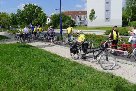 Kurzer Halt unserer Gruppe in Offenbach-Bürgel.