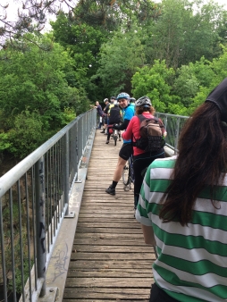 Unsere Gruppe auf der Canyon-Brücke.