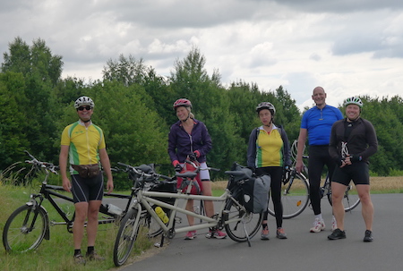 Unsere Gruppe im freien Feld nahe der Hohen Straße bei Roßdorf.