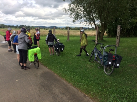 Pause kurz vor Altenstadt, im Hintergrund der Glauberg.