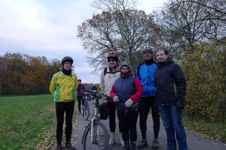 18.11.17: Unsere heutige Gruppe im Feld kurz vor Rodgau