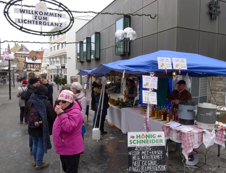 Heisser Met an diesem Stand in der Innenstadt.