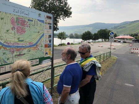 08.06.18: Infotafel am Moselufer.