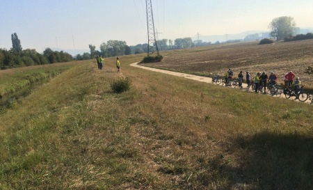 Auf dem Weg nach Worms, bei einer Pause unserer Gruppe an der Weschnitz.