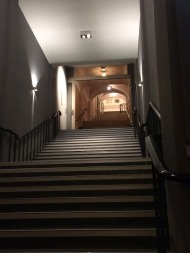 Treppe vom Marmorsaal (Empfangshalle) in die Weinkeller (7 Stockwerke, 15 m)!