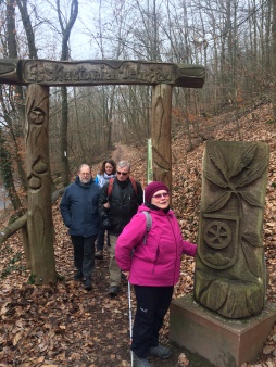 Beginn des Esskastanienlehrpfads an der Clingenburg.