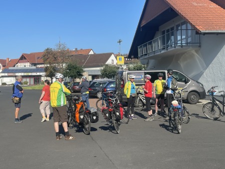 03.09.21: Unsere Gruppe vor dem Edeka-Markt.