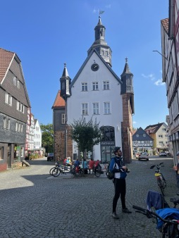 03.09.21: Pause auf dem Marktplatz in Treysa.