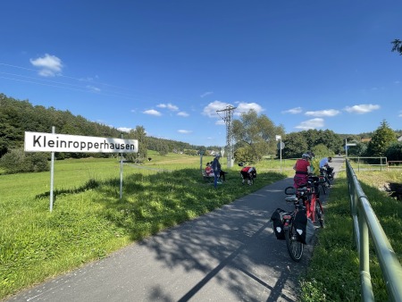 03.09.21: kleine Pause am Radweg in Kleinropperhausen.